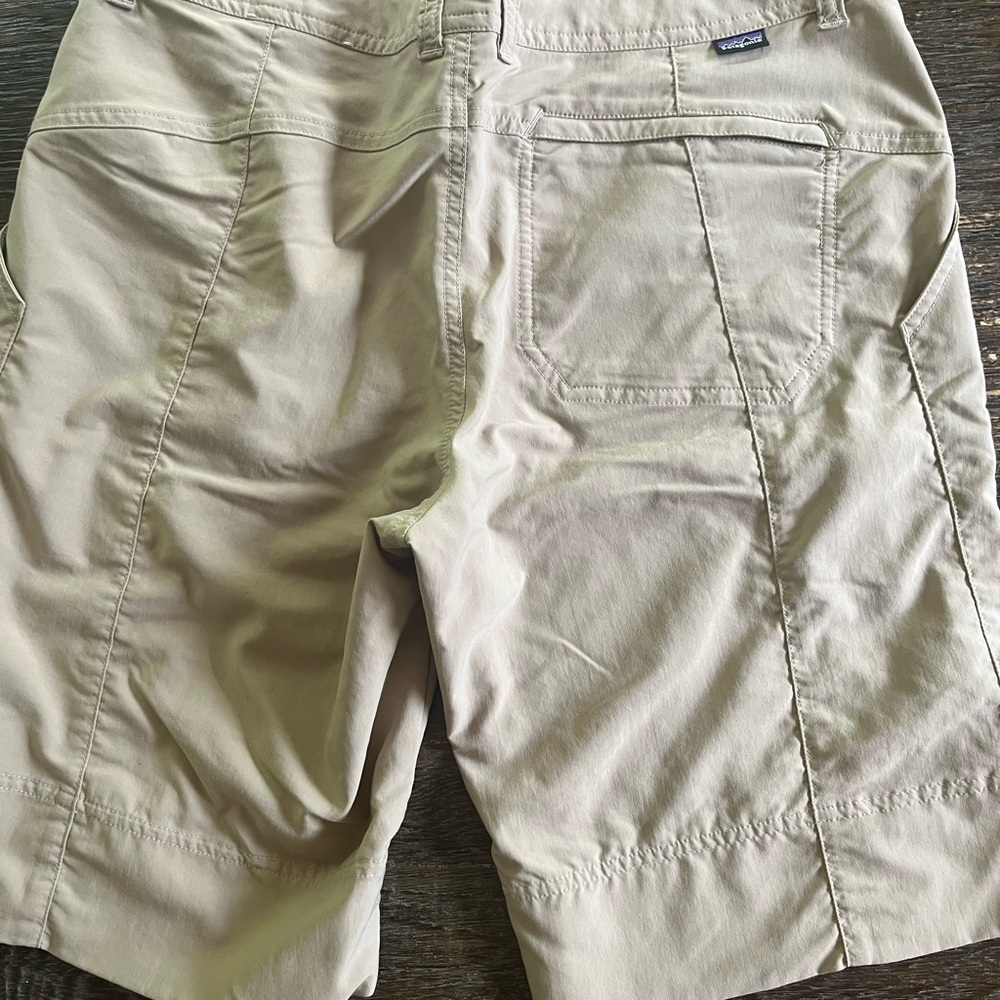 Women Patagonia Tan Flat Front Shorts Casual Style - Picture 2 of 5